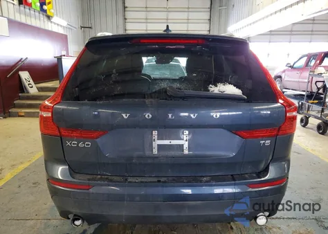 2021 Volvo Xc60 T5 Momentum z USA, uszkodzony, nr VIN YV4102DK3M1808853